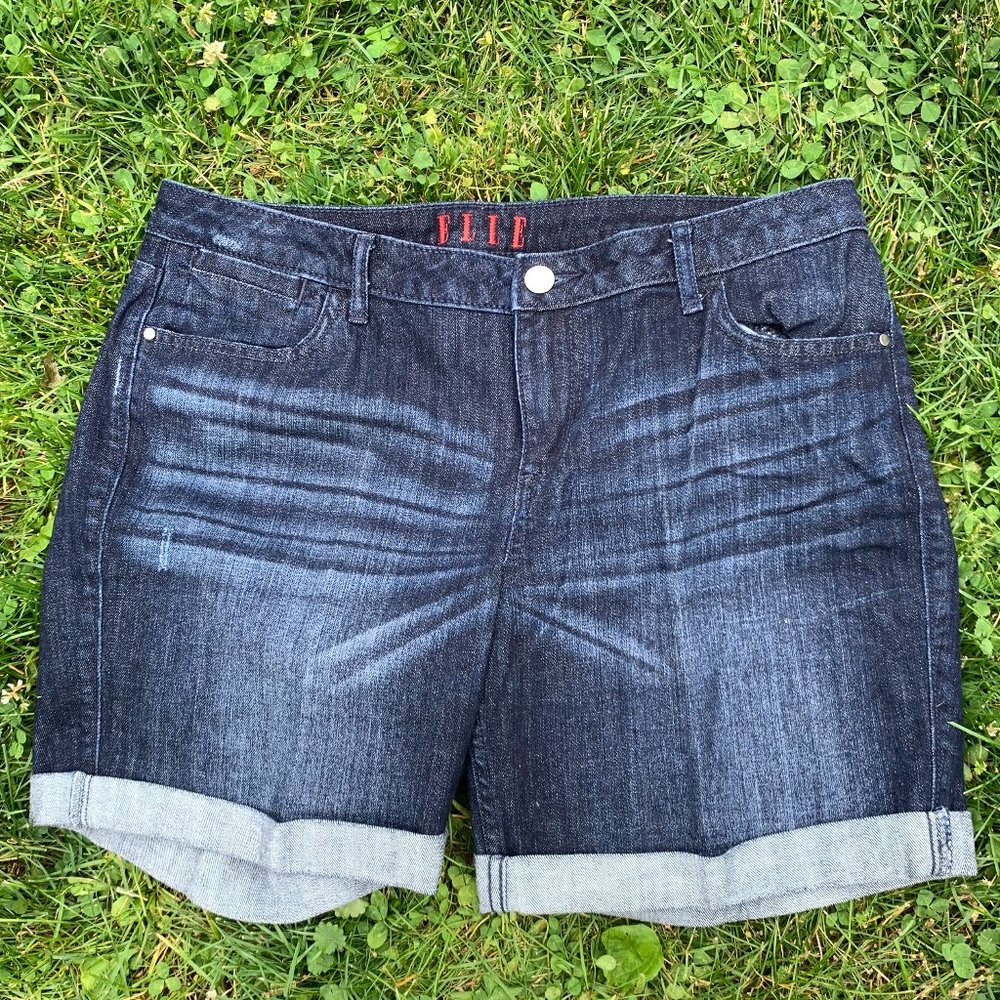 "Elle" dark rinse, denim shorts, size 12, EUC